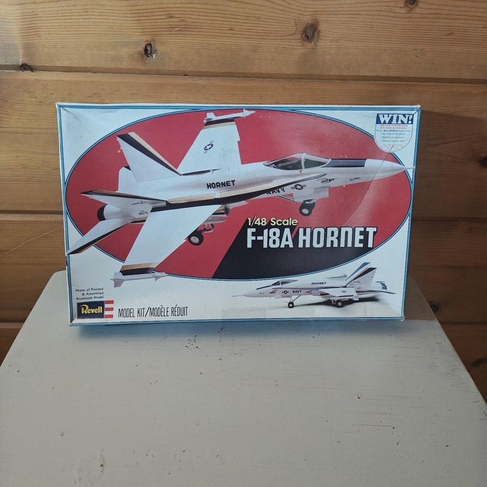 Vintage Revell F18A Hornet Navy Fighter Jet Model Kit 1/48 1979 Complete